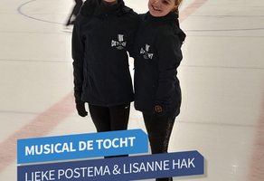 Lieke Postema en Lisanne Hak in Musical De Tocht